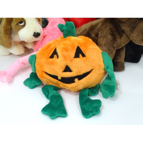 932 - Toys: A quantity of TY Beanie Babies etc. Beanie Babies to include: Pumpkin the Jack-O-Lantern, Chop... 