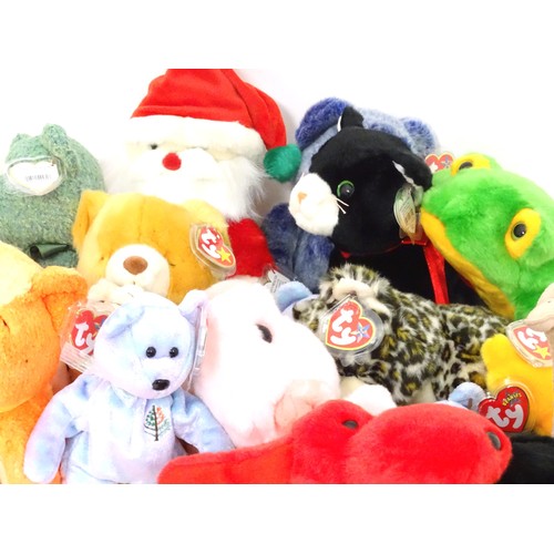 932 - Toys: A quantity of TY Beanie Babies etc. Beanie Babies to include: Pumpkin the Jack-O-Lantern, Chop... 