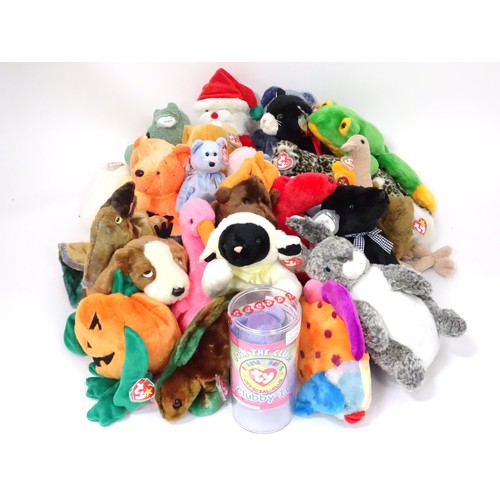 932 - Toys: A quantity of TY Beanie Babies etc. Beanie Babies to include: Pumpkin the Jack-O-Lantern, Chop... 