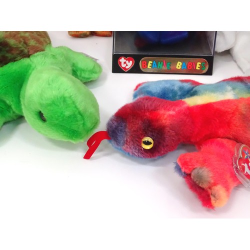 933 - Toys: A quantity of TY Beanie Babies etc. Beanie Babies to include: Claude the Crab, Speedy the Turt... 