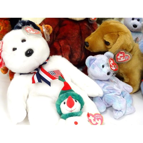 933 - Toys: A quantity of TY Beanie Babies etc. Beanie Babies to include: Claude the Crab, Speedy the Turt... 