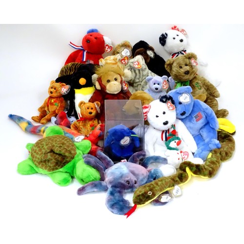 933 - Toys: A quantity of TY Beanie Babies etc. Beanie Babies to include: Claude the Crab, Speedy the Turt... 