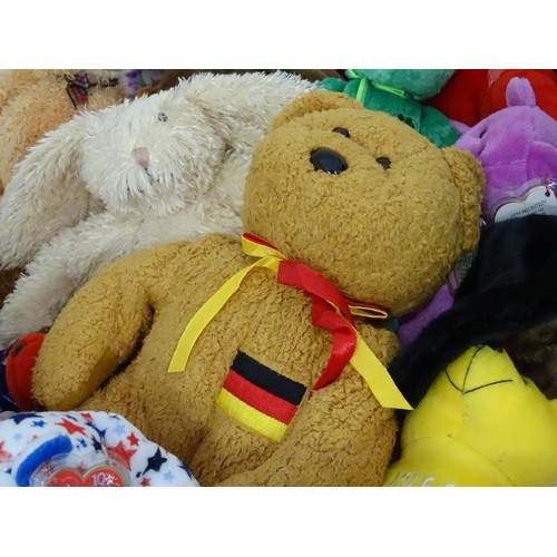 934 - Toys: A quantity of TY Beanie Babies etc. Beanie Babies to include: Valor the Eagle, Bearon the Bear... 