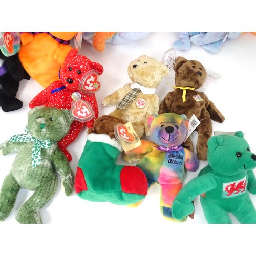 934 - Toys: A quantity of TY Beanie Babies etc. Beanie Babies to include: Valor the Eagle, Bearon the Bear... 