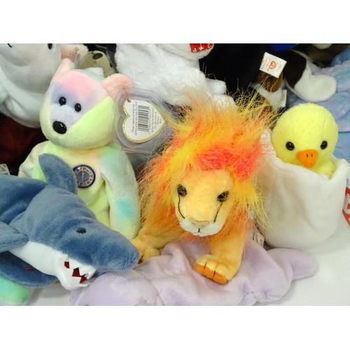 937 - Toys: A quantity of TY Beanie Babies etc. Beanie Babies to include: Flitter the Butterfly, Glow the ... 