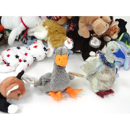 937 - Toys: A quantity of TY Beanie Babies etc. Beanie Babies to include: Flitter the Butterfly, Glow the ... 