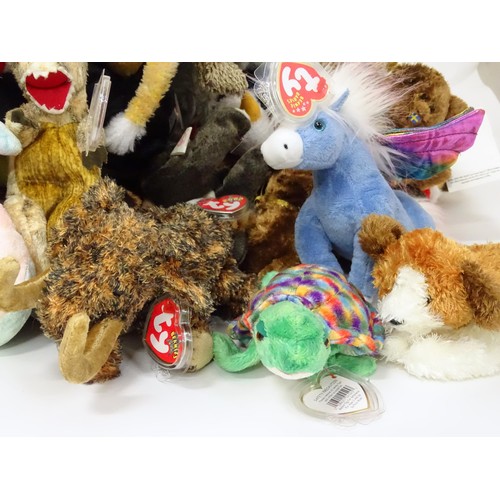 940 - Toys: A quantity of TY Beanie Babies etc. Beanie Babies to include: Buzzie the Bumble Bee, Stinger t... 