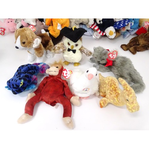 940 - Toys: A quantity of TY Beanie Babies etc. Beanie Babies to include: Buzzie the Bumble Bee, Stinger t... 