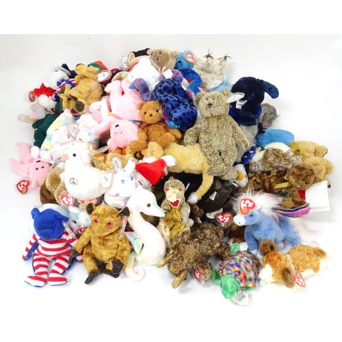 940 - Toys: A quantity of TY Beanie Babies etc. Beanie Babies to include: Buzzie the Bumble Bee, Stinger t... 