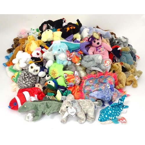 941 - A quantity of TY Beanie Babies etc. Beanie Babies to include: Poseidon the Whale Shark, Flashy the P... 