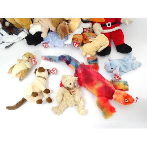 942 - Toys: A quantity of TY Beanie Babies etc. Beanie Babies to include: Slippery the Seal, Jolly the Wal... 