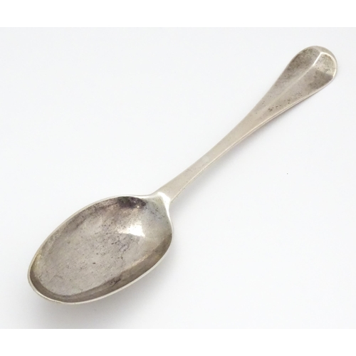 400 - A George II silver spoon with rats tail bowl hallmarked London 1734. Approx. 8