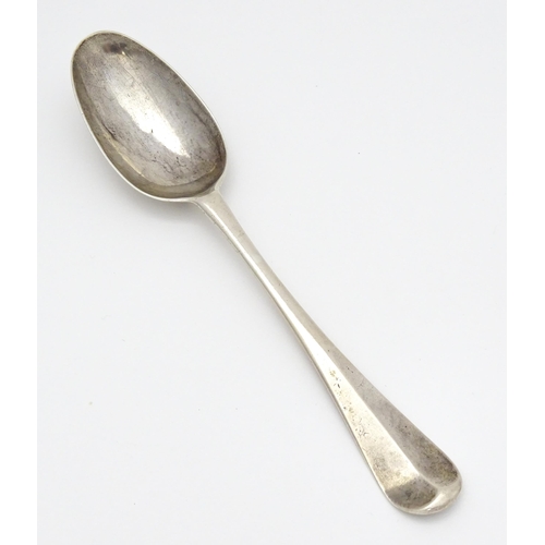 400 - A George II silver spoon with rats tail bowl hallmarked London 1734. Approx. 8