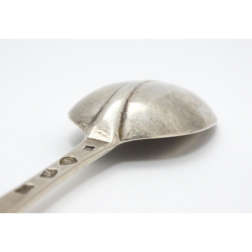 400 - A George II silver spoon with rats tail bowl hallmarked London 1734. Approx. 8