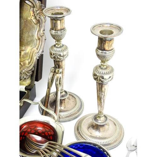 722 - A quantity of assorted silver plate to include a pair of candlesticks, entree dishes,  assorted flat... 