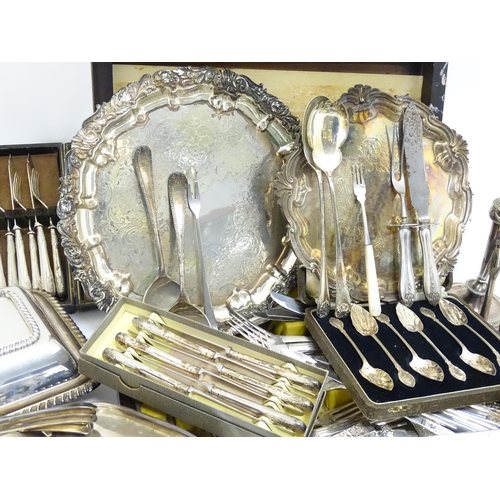 722 - A quantity of assorted silver plate to include a pair of candlesticks, entree dishes,  assorted flat... 