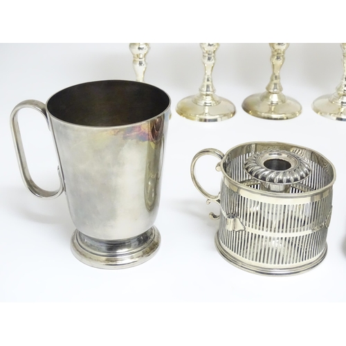 725 - A quantity of assorted silver plate items to include a set of eight goblets, tankard, chamberstick, ... 