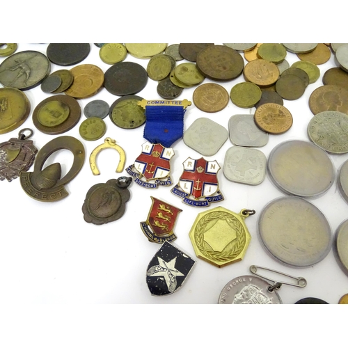 916 - Coins: A quantity of assorted Victorian and later UK and Worldwide coins. Together with assorted fob... 