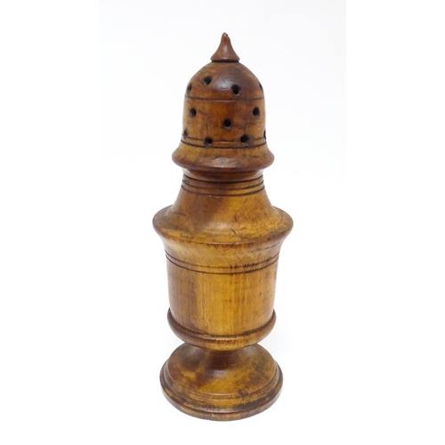 1385A - Treen : A late 19th / early 20thC turned wooden muffineer / sugar caster with banded detail. Approx.... 