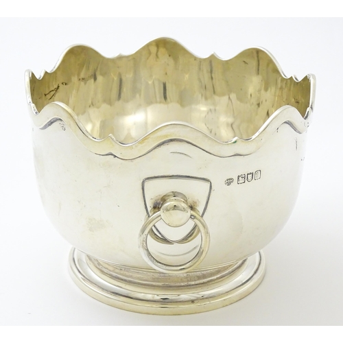 625 - A silver bowl / rose bowl with twin ring handles, hallmarked London 1906, maker Goldsmiths & Silvers... 