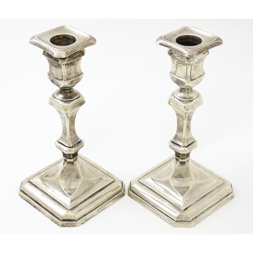 627 - A pair of silver candlesticks hallmarked Sheffield 1921, maker Thomas Bradbury & Sons Ltd. Approx. 6... 