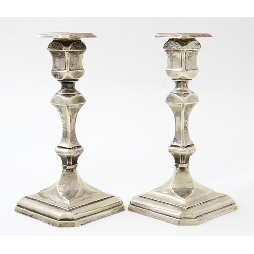 627 - A pair of silver candlesticks hallmarked Sheffield 1921, maker Thomas Bradbury & Sons Ltd. Approx. 6... 