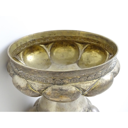 634 - A silver and silver gilt cup / chalice with Arts & Crafts style lobe decoration, hallmarked London 1... 