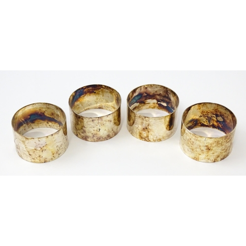 637 - A set of four silver napkin rings hallmarked Sheffield 1976, maker Mappin & Webb Ltd. (TW approx. 12... 