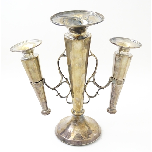 640 - A silver three branch centrepiece epergne hallmarked London 1912, maker Goldsmiths & Silversmiths Co... 