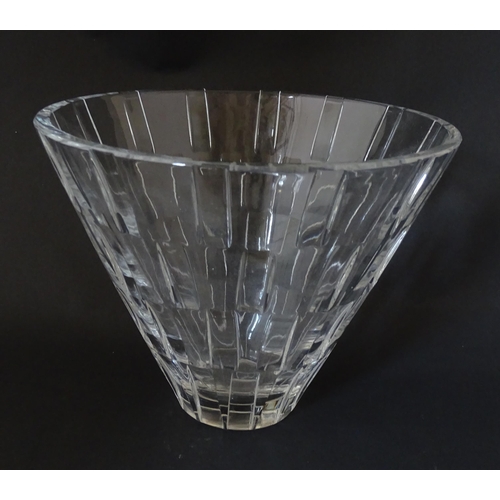 220 - A glass bowl of tapered form by John Luxton for Stuart Crystal. Approx. 6 1/2