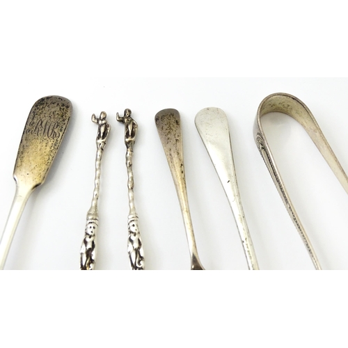 424 - A quantity of assorted silver items to include sugar tongs hallmarked Sheffield 1956, maker Viner's ... 