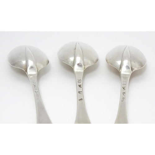 428 - Three Queen Anne Britannia silver Hanoverian pattern dessert spoons with rat tail bowls, hallmarked ... 