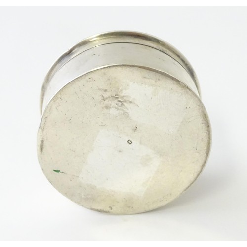 468 - A silver pill box of circular form with engine turned decoration, hallmarked Birmingham 1917, maker ... 