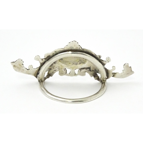 473 - A silver menu / table place card holder with scrolling detail hallmarked Birmingham 1900. Approx. 1 ... 