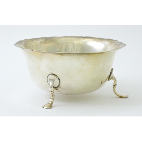 479 - A Victorian silver bowl raised on three feet hallmarked Birmingham 1896, maker Haseler & Bill. Appro... 