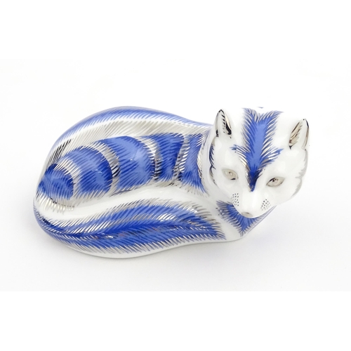 104 - A Royal Crown Derby paperweight modelled as a Platinum Arctic Fox. Marked under. Boxed. Approx. 4 1/... 