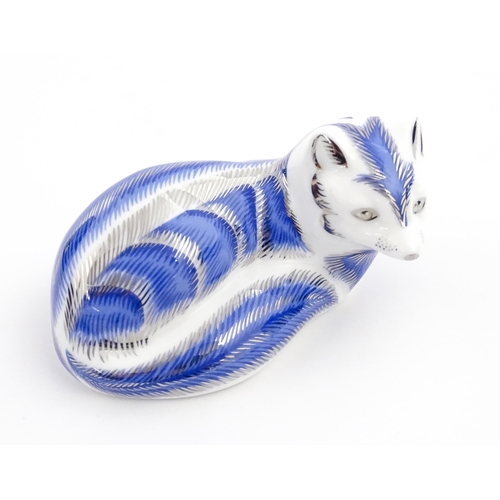 104 - A Royal Crown Derby paperweight modelled as a Platinum Arctic Fox. Marked under. Boxed. Approx. 4 1/... 