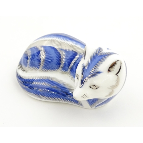 104 - A Royal Crown Derby paperweight modelled as a Platinum Arctic Fox. Marked under. Boxed. Approx. 4 1/... 