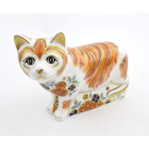 106 - A Royal Crown Derby paperweight modelled as a cat, Sugar Collectors Guild Cat. Marked under. Boxed. ... 