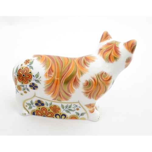 106 - A Royal Crown Derby paperweight modelled as a cat, Sugar Collectors Guild Cat. Marked under. Boxed. ... 