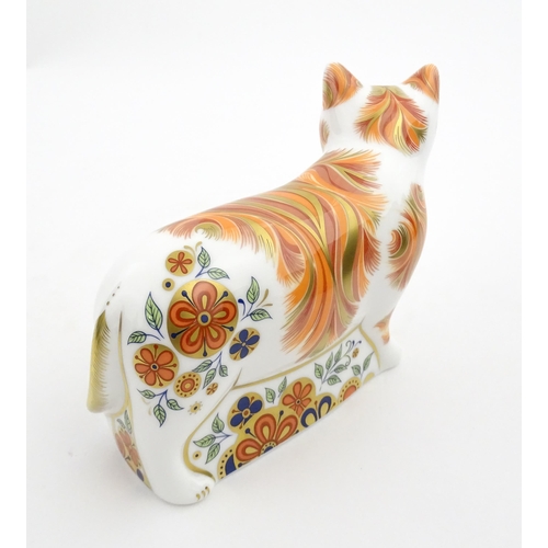 106 - A Royal Crown Derby paperweight modelled as a cat, Sugar Collectors Guild Cat. Marked under. Boxed. ... 