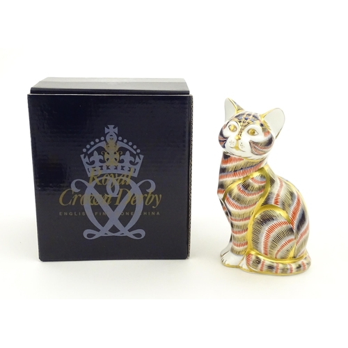 107 - A Royal Crown Derby paperweight modelled as a seated cat. Marked under. Boxed. Approx. 5 1/2