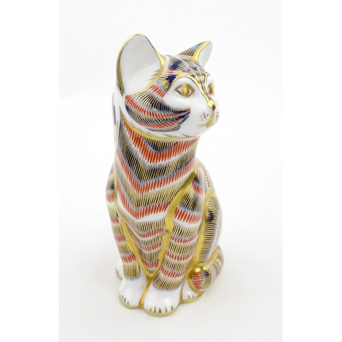 107 - A Royal Crown Derby paperweight modelled as a seated cat. Marked under. Boxed. Approx. 5 1/2