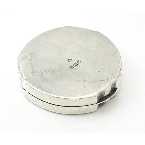 242 - A silver compact with engine turned decoration hallmarked Birmingham 1931, maker Adie Bros Ltd. Appr... 