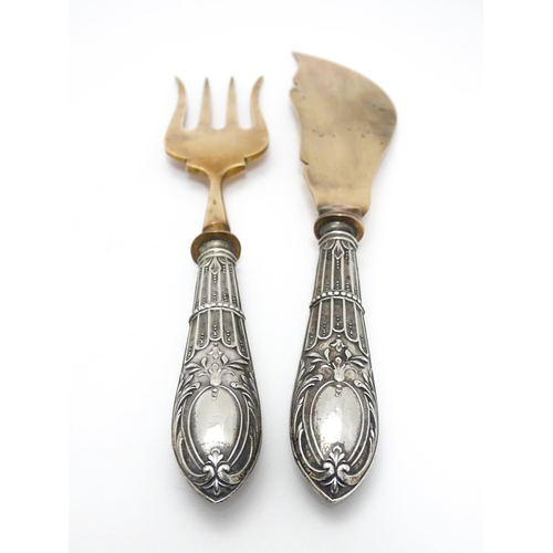 301 - A pair of Continental silver handled servers. Approx. 10