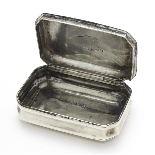 323 - A George IV silver snuff box with engraved decoration hallmarked Birmingham 1820, maker Thomas Bettr... 