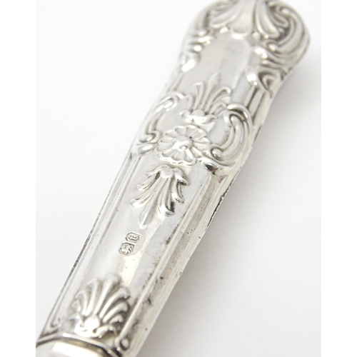 365 - A silver handled King's pattern letter opener. Approx. 9 1/4