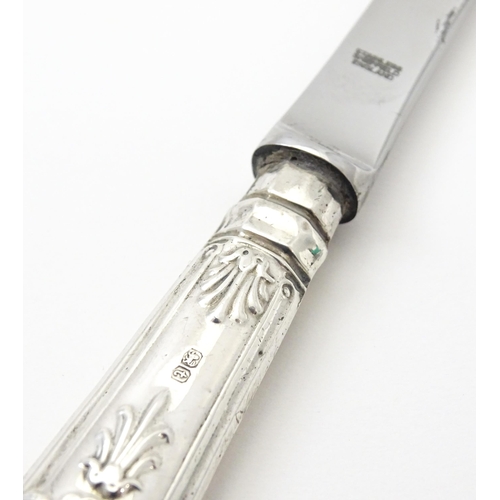 365 - A silver handled King's pattern letter opener. Approx. 9 1/4