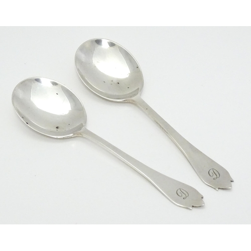 369 - A cased pair of silver preserve spoons hallmarked London 1904, maker Josiah Williams & Co. Approx. 5... 