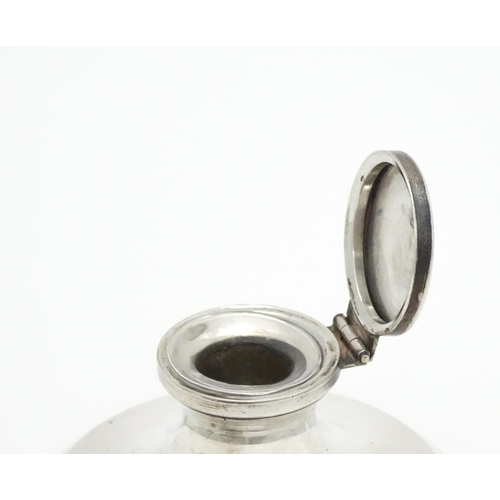 386 - A silver inkwell of capstan form hallmarked Birmingham 1920. Approx. 3